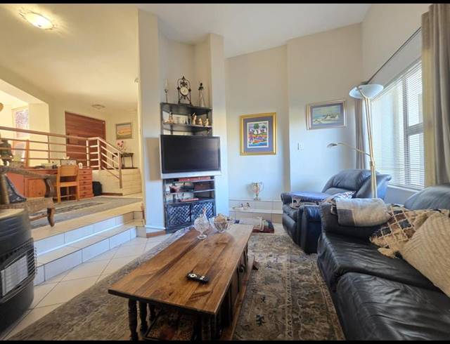 4 BEDROOM CLUSTER FOR SALE IN BASSONIA